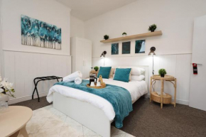 Premium Bed & Breakfast Guesthouse, Wi-Fi, Paid Parking, Inner City Centre